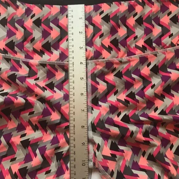 Victoria's Secret VSX Sport Knockout Leggings Crop Aztek Geometric Pants Sz M - Picture 11 of 15